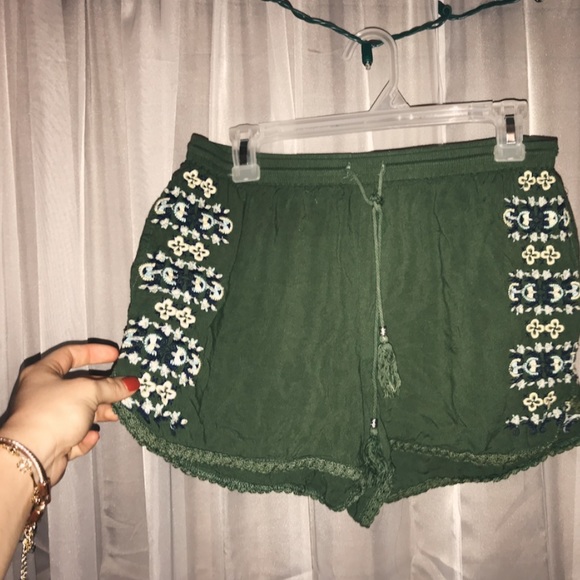 ADORABLE green flowered shorts! - Picture 2 of 2